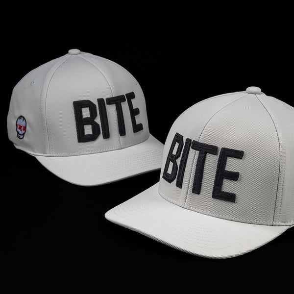 ジーフォアFLEXFIT 110 ホワイト正規品 SWAG Golf BITE G/FORE Flexfit 110 Snapback Hat – SWAG Golf Co