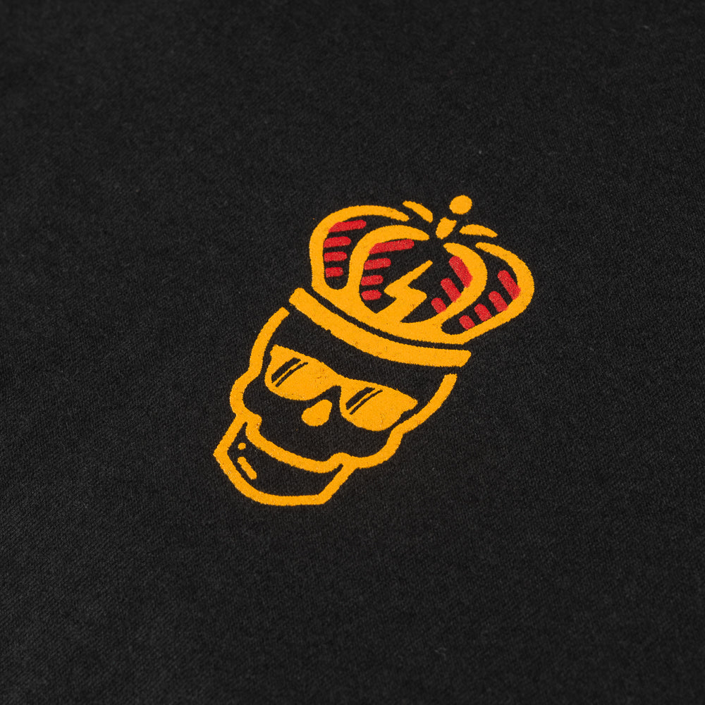 Image of a gold skull with a gold hat with red.